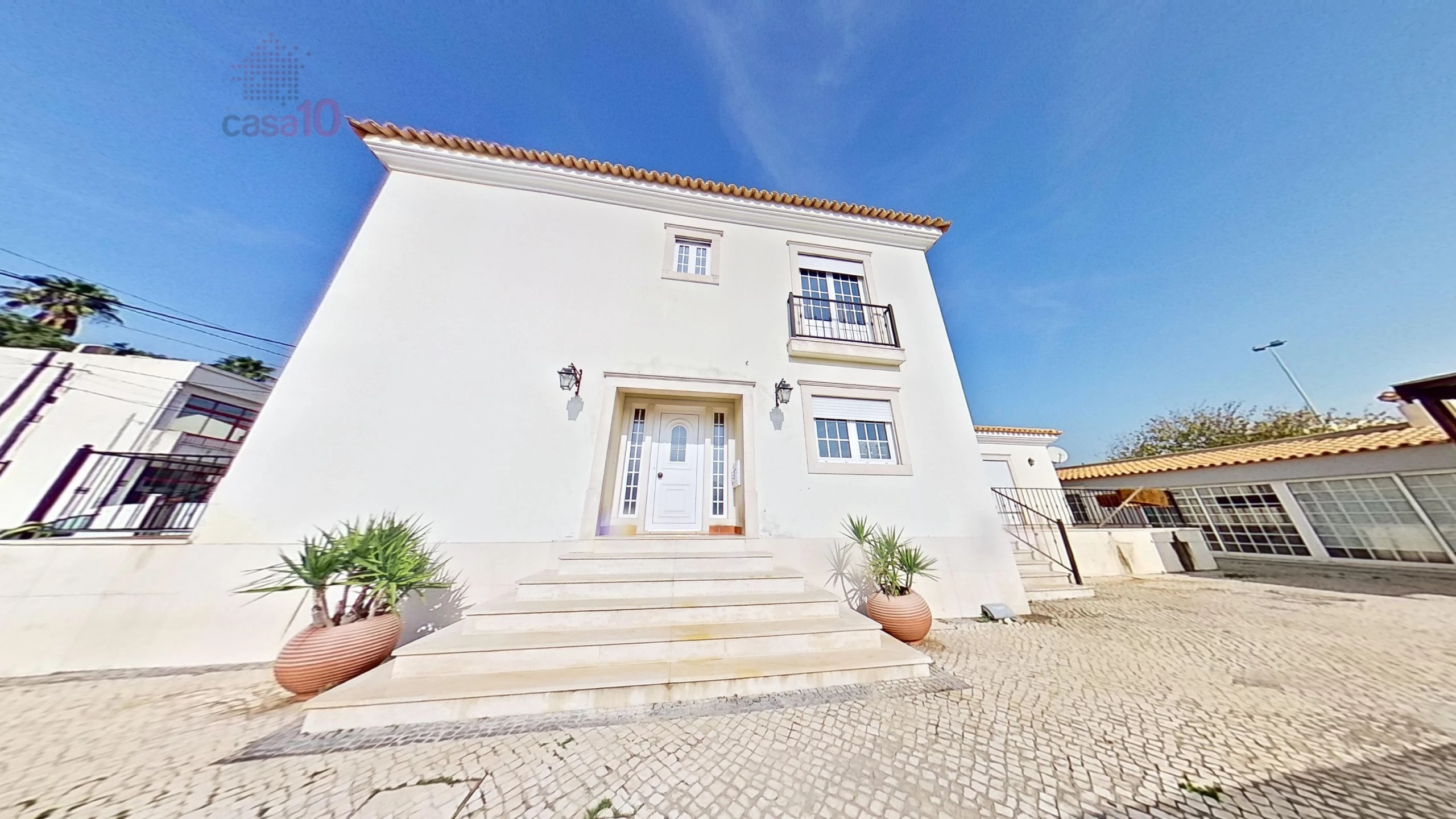 FABULOUS 5 BEDROOM VILLA FOR SALE IN CENTRAL MONTIJO